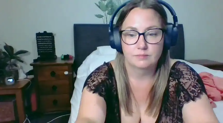 Bustyblissxx – [Stripchat] Webcam Model Beauty Dick – 2025-09-11 16:16:21