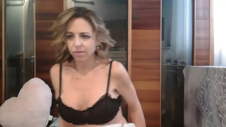 Stelladoesyoga – [Streamate] Crazyticket Striptease Webcam – 2025-12-05 17:11:18
