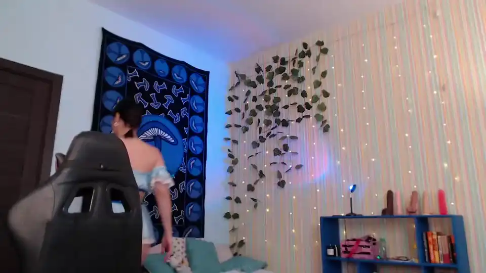 Saint_sofie – [Manyvids Live] Doggy Webcamchat Striptease – 2026-06-13 03:42:09