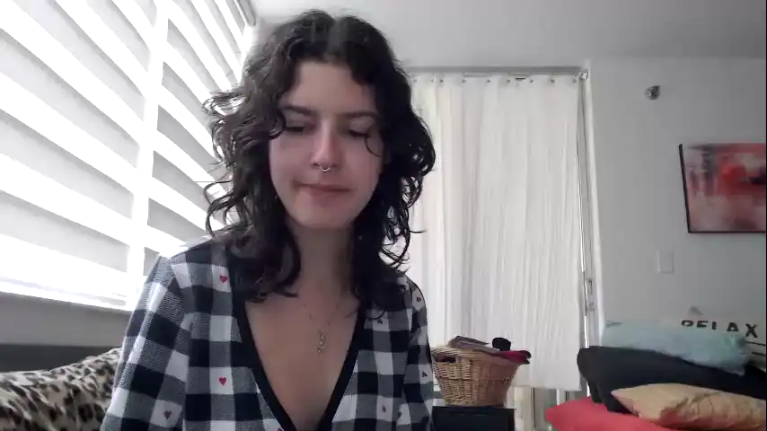 Frenchava – [Chaturbate] Teases Camwhores Fucks Herself – 2025-12-27 19:04:38