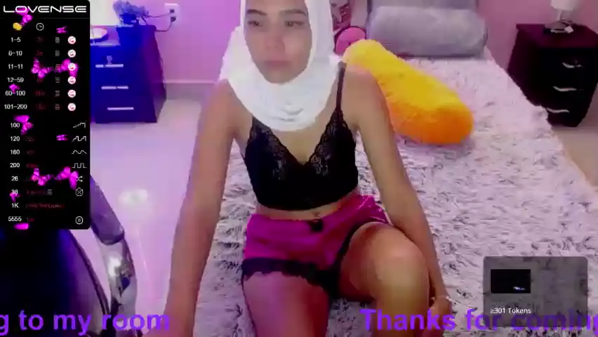 Adilafaez – [Bongacams] Flashing Ass Cam Clip Play – 2026-04-16 11:05:46