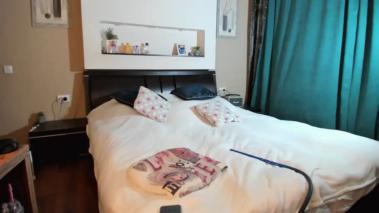 Kira – [Bongacams] Crazyticket Rubbing Pussy Caught On Webcam – 2026-04-23 07:28:08