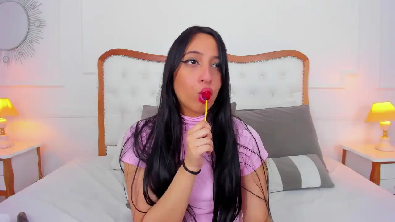 Gabytovar – [Xlovecam] Natural Awesome Roleplay – 2025-11-10 07:25:32