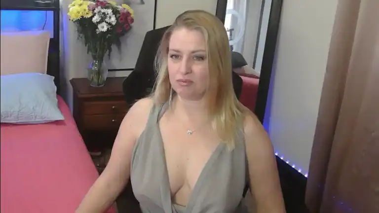 Holliejuice – [Streamate] Incredible Women Fuck Her Hard Free Porn – 2026-04-04 05:15:24