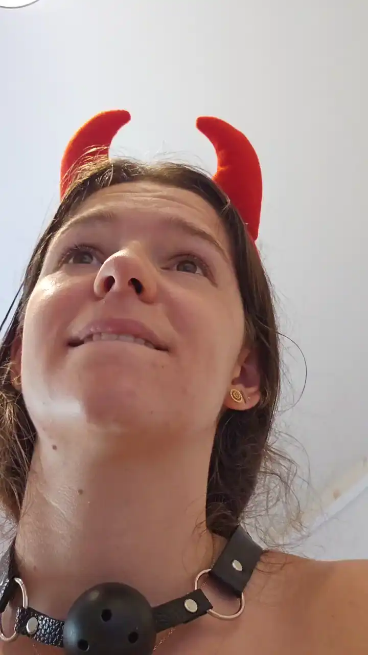 Lucie_mehott – [Cam4] Home Alone Livecam Girl Alone – 2025-10-18 16:58:00